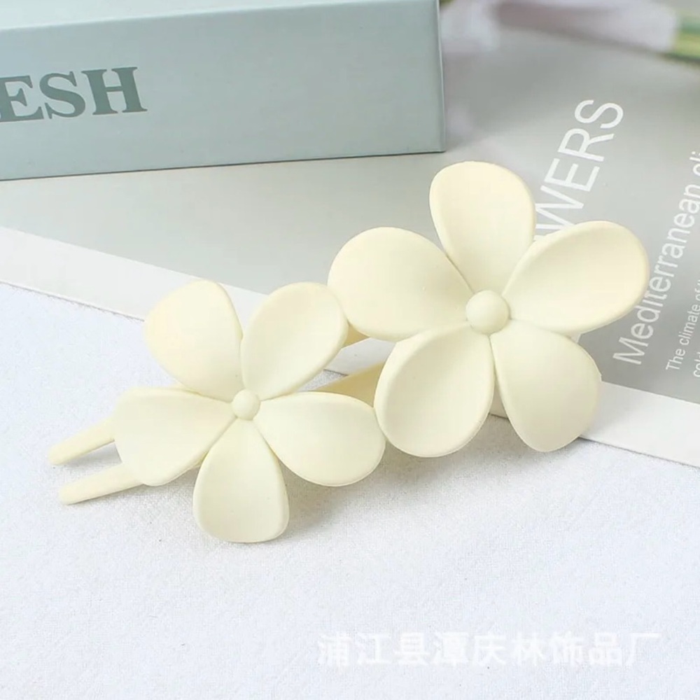 Acrylic floral hair clip - Picture 6 of 10